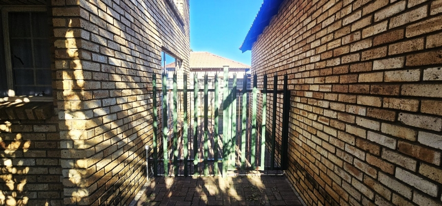 To Let 3 Bedroom Property for Rent in Waterval East North West